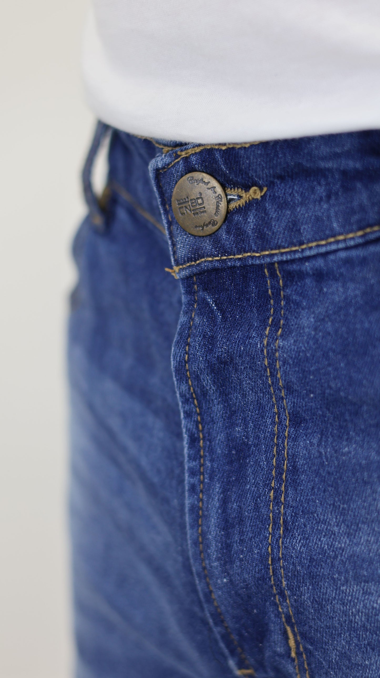 M8 Melbourne Men's Slim Straight Comfort Denim Mid Blue