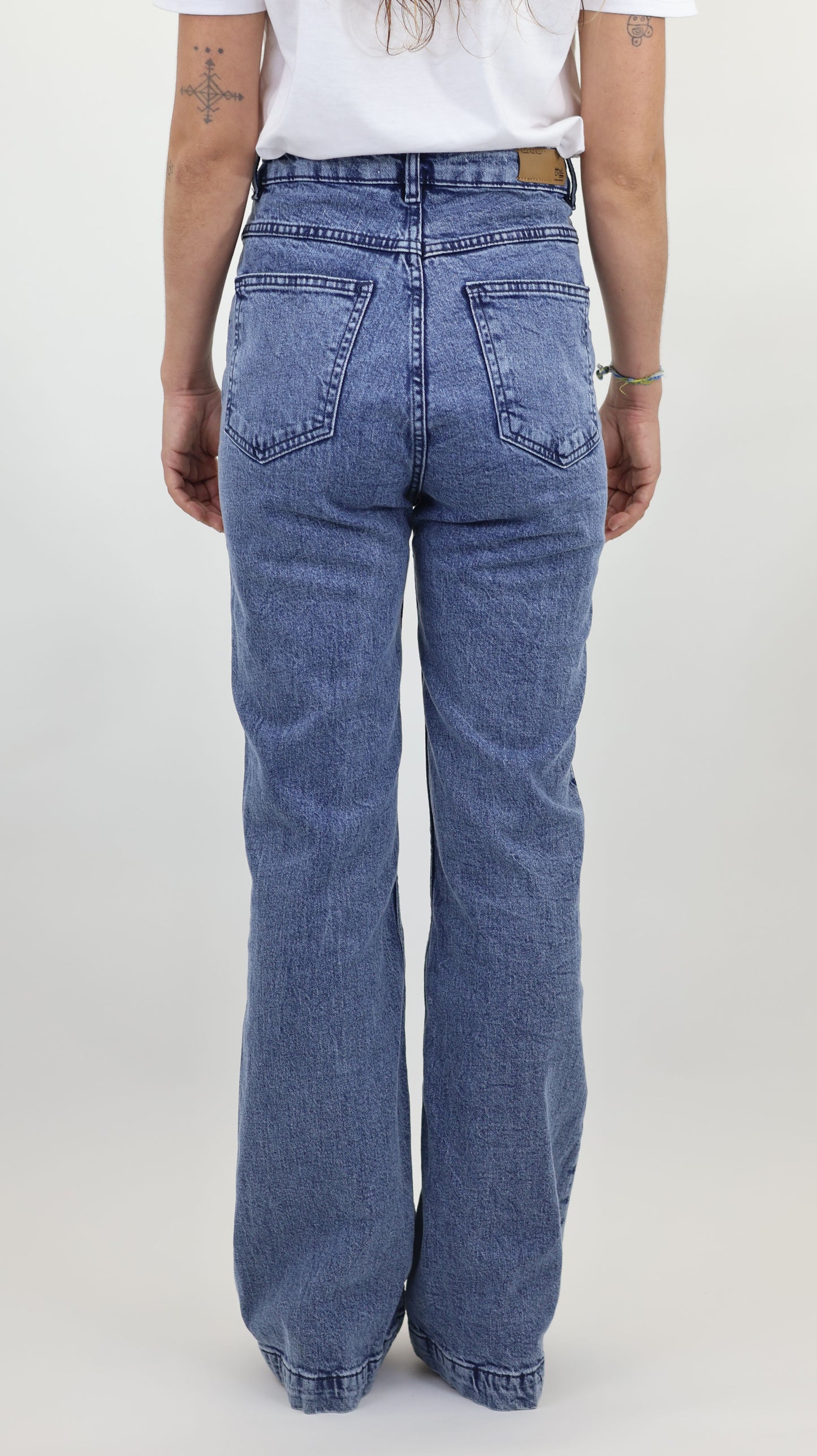 W722 Melbourne Women’s Pintuck Flare Jeans Lt Blue