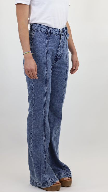 W722 Melbourne Women’s Pintuck Flare Jeans Lt Blue