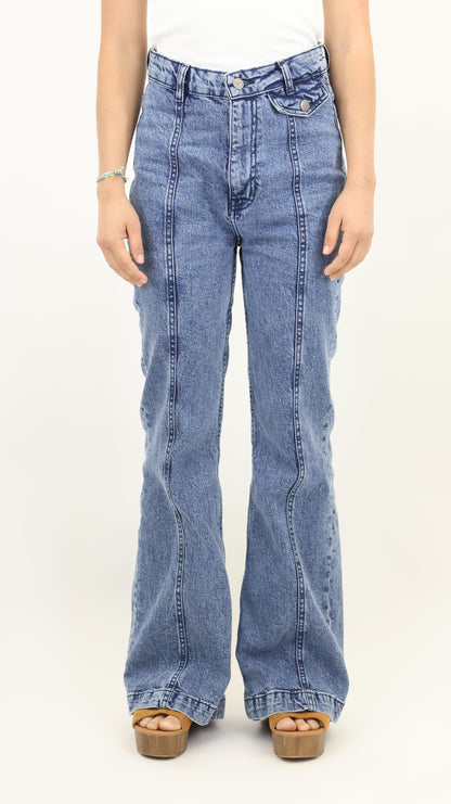 W722 Melbourne Women’s Pintuck Flare Jeans Lt Blue